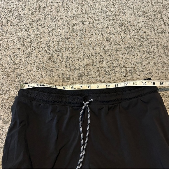 Athleta Black Crest 2 in 1 Shortie Shorts Size 10 - Picture 5 of 8